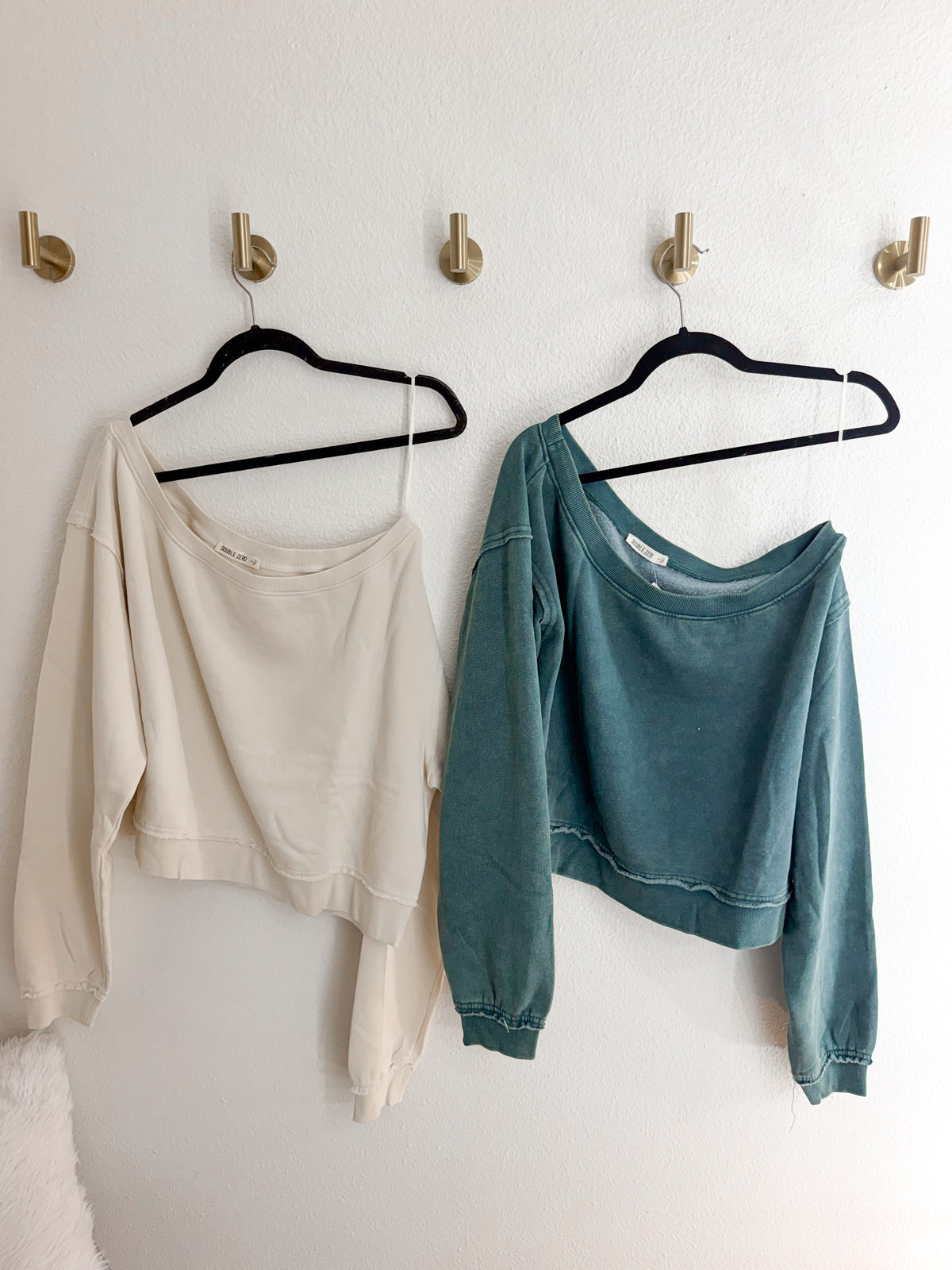 Off shoulder crew neck